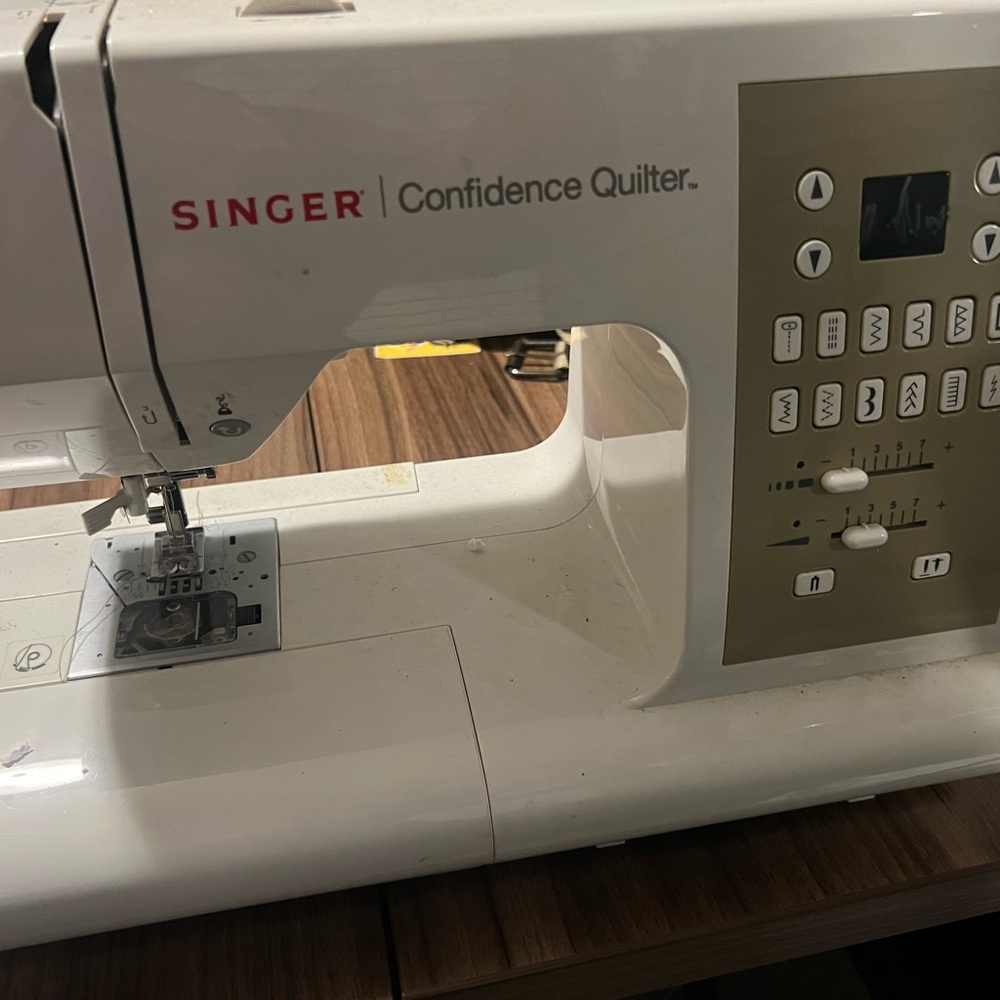 Singer Confidence Quilter Sewing Machine - White